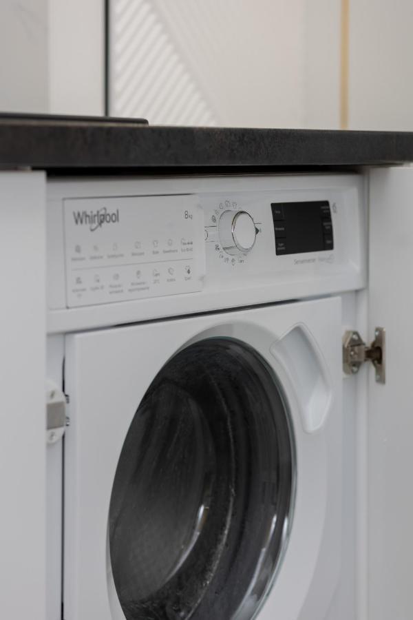 Luxury With Air-conditioning Guminska By Renters Prestige Leilighet