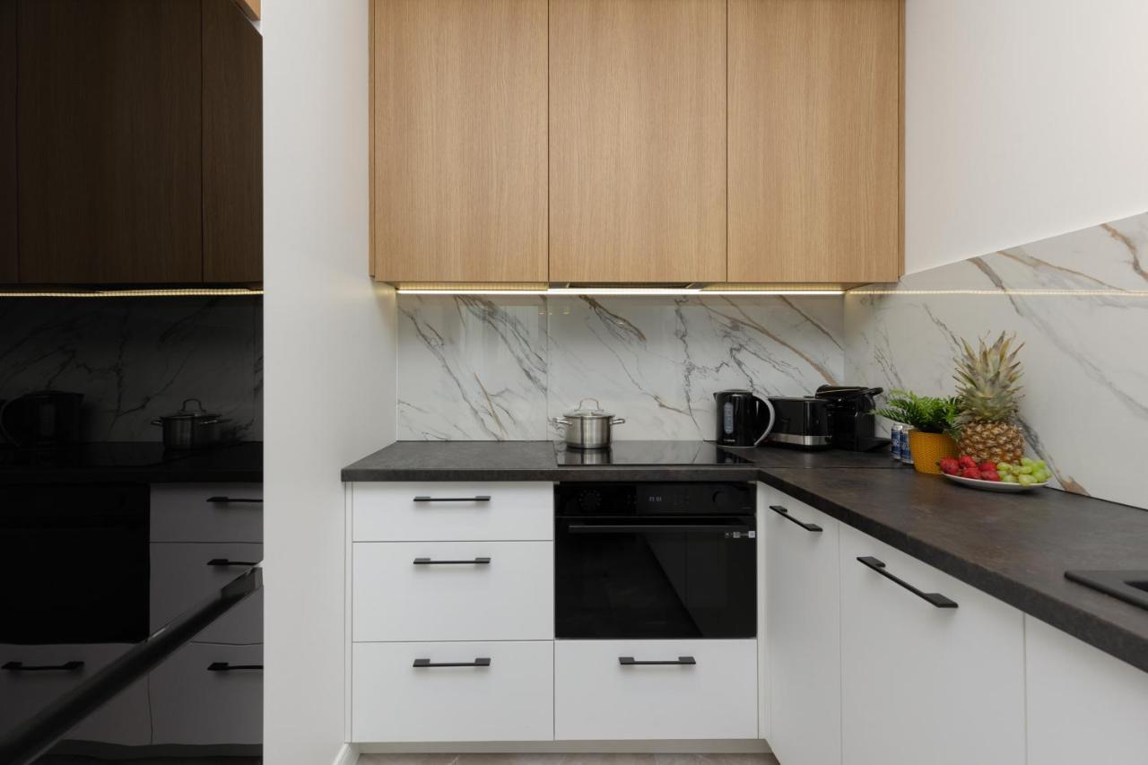 Luxury With Air-conditioning Guminska By Renters Prestige Leilighet
