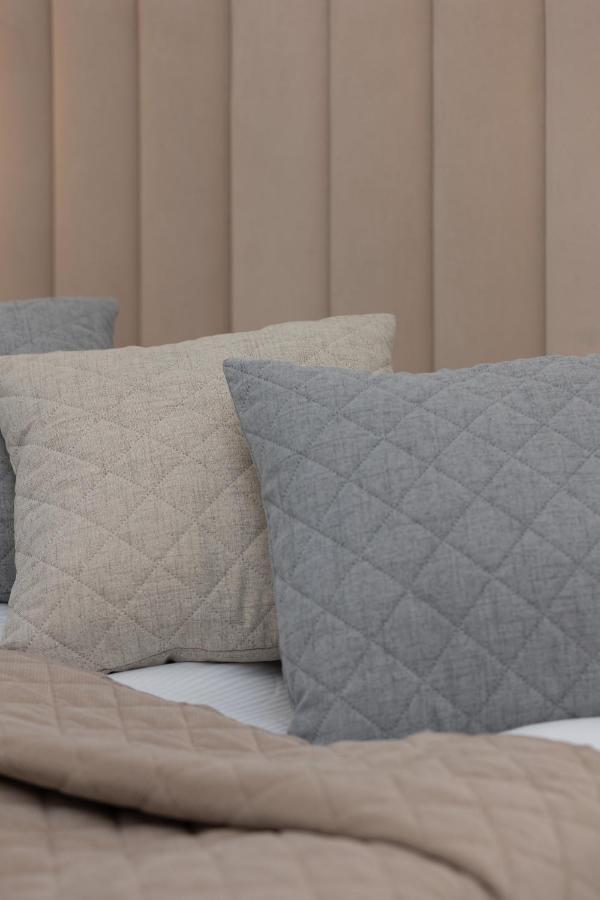 Luxury With Air-conditioning Guminska By Renters Prestige Leilighet